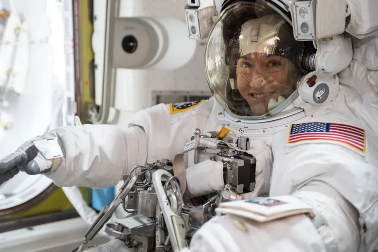 Christina Koch: La niña que creció viendo mujeres caminar en el espacio… y luego lo hizo ella misma
