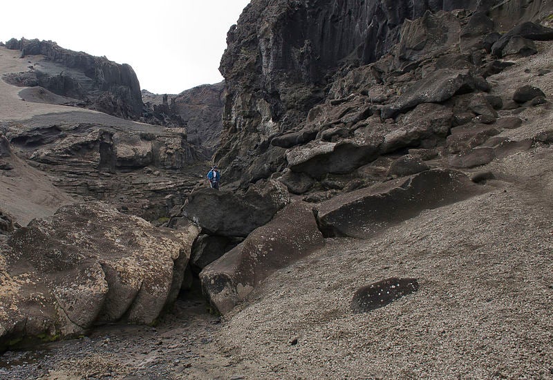 Christina Koch: entrenamiento  en Islandia, donde la Tierra se parece a la Luna.